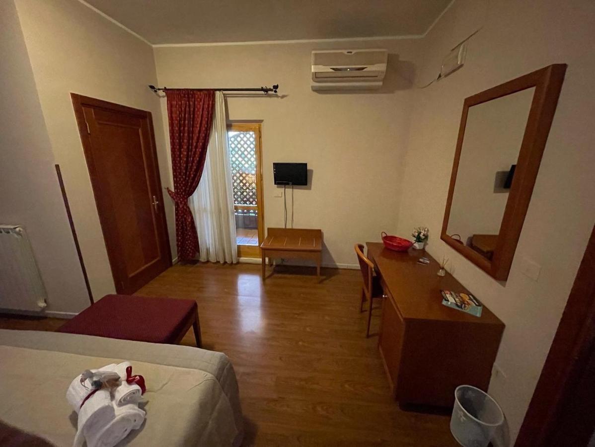La Terrazza Dei Ciliegi Hotel Santa Maria Degli Angeli  Kültér fotó